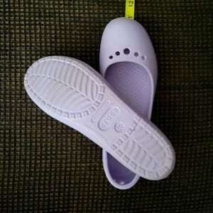 Women's Size 10 Crocs Slip on Flats